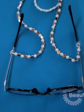 Pearl and Gold Disc Eyeglass Chain - Feminine Glasses Accessory